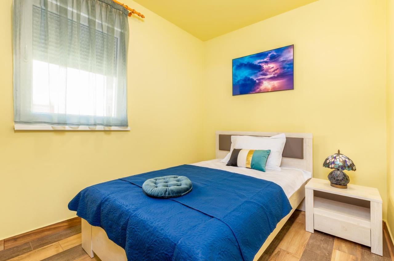 Apartmani Monte Pula Bagian luar foto