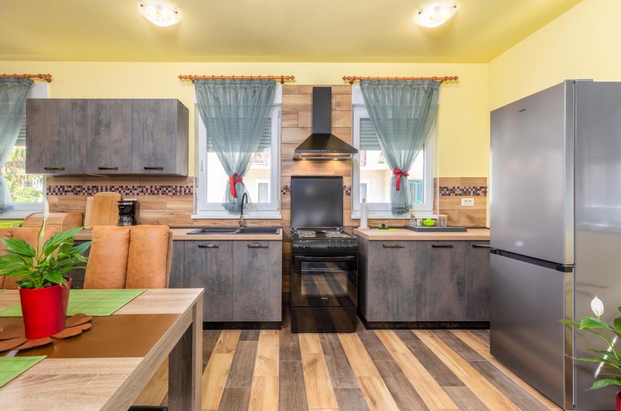 Apartmani Monte Pula Bagian luar foto