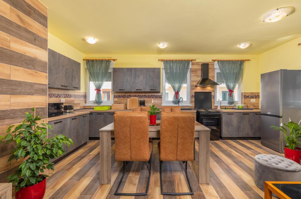 Apartmani Monte Pula Bagian luar foto