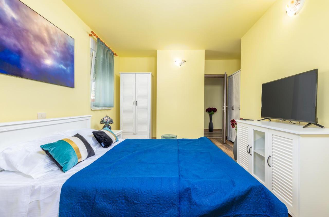 Apartmani Monte Pula Bagian luar foto
