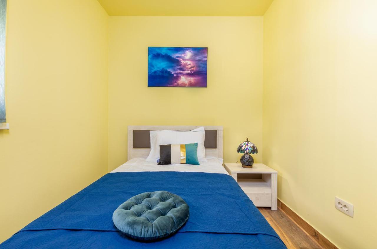 Apartmani Monte Pula Bagian luar foto