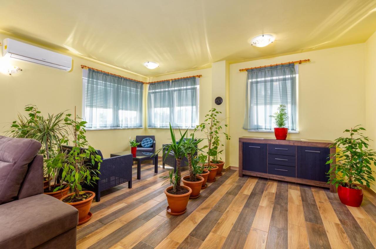 Apartmani Monte Pula Bagian luar foto