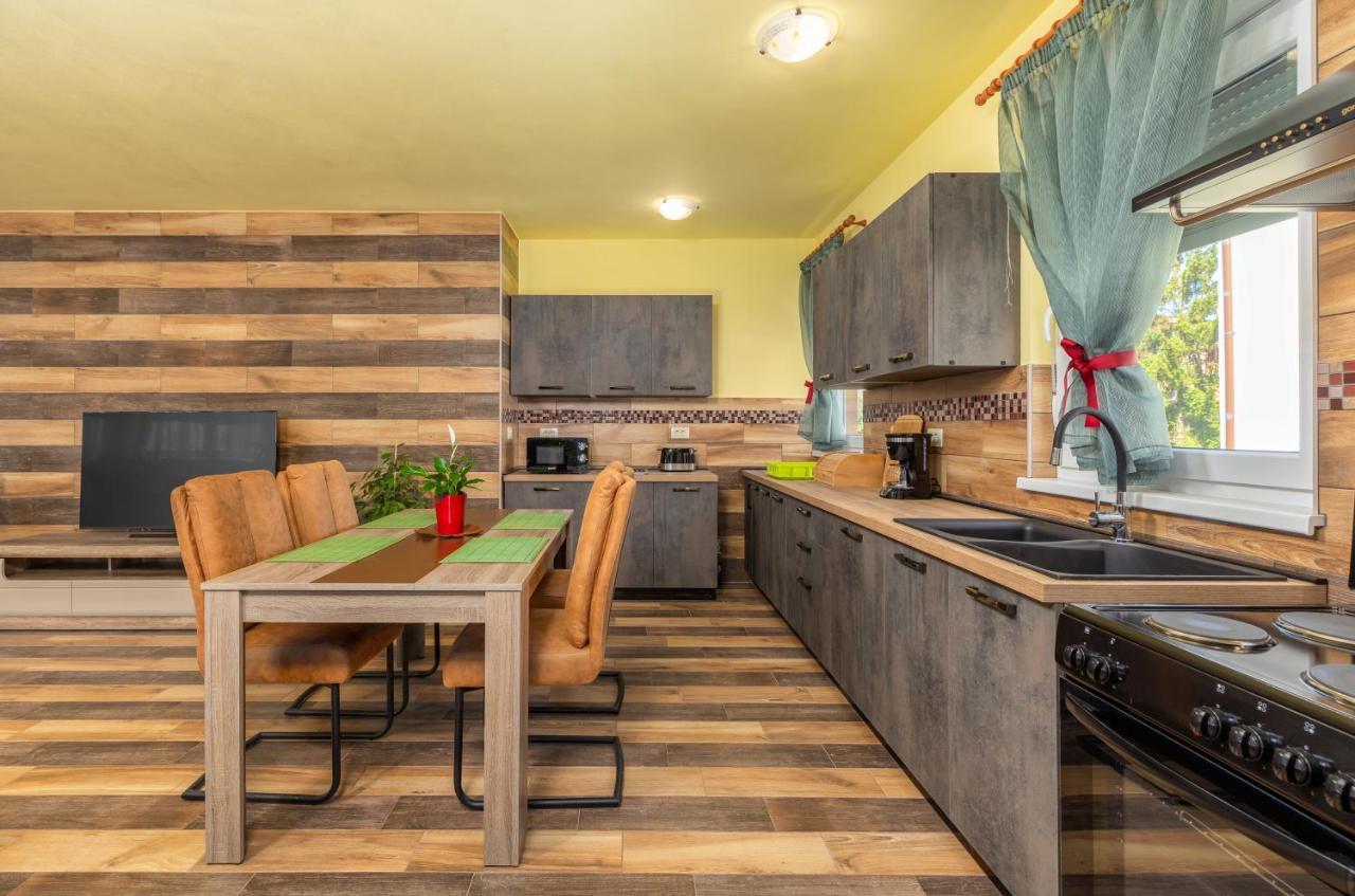 Apartmani Monte Pula Bagian luar foto