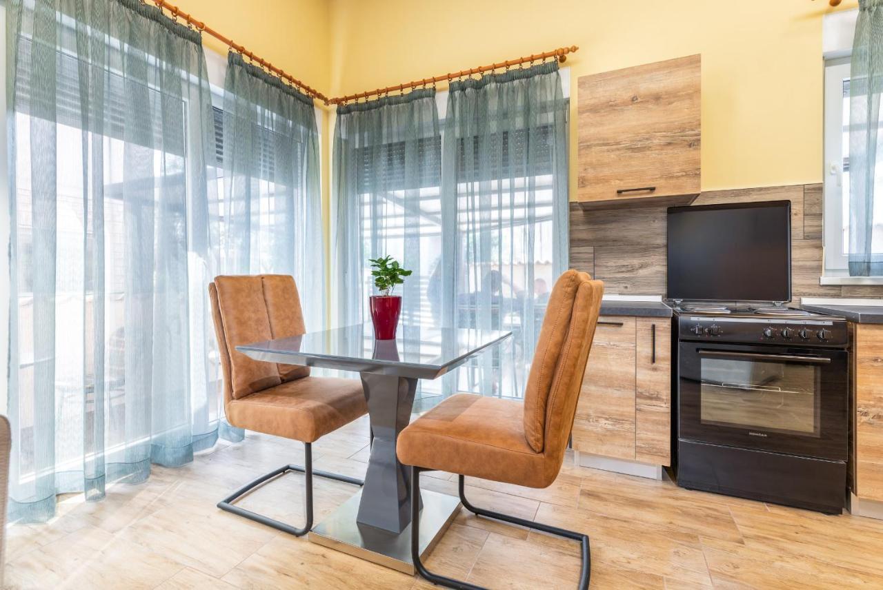 Apartmani Monte Pula Bagian luar foto