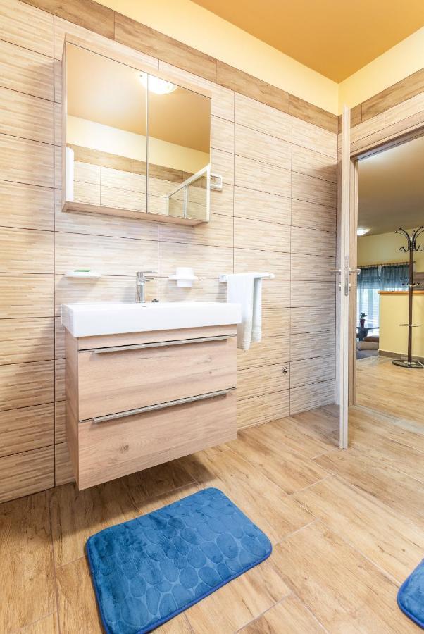 Apartmani Monte Pula Bagian luar foto