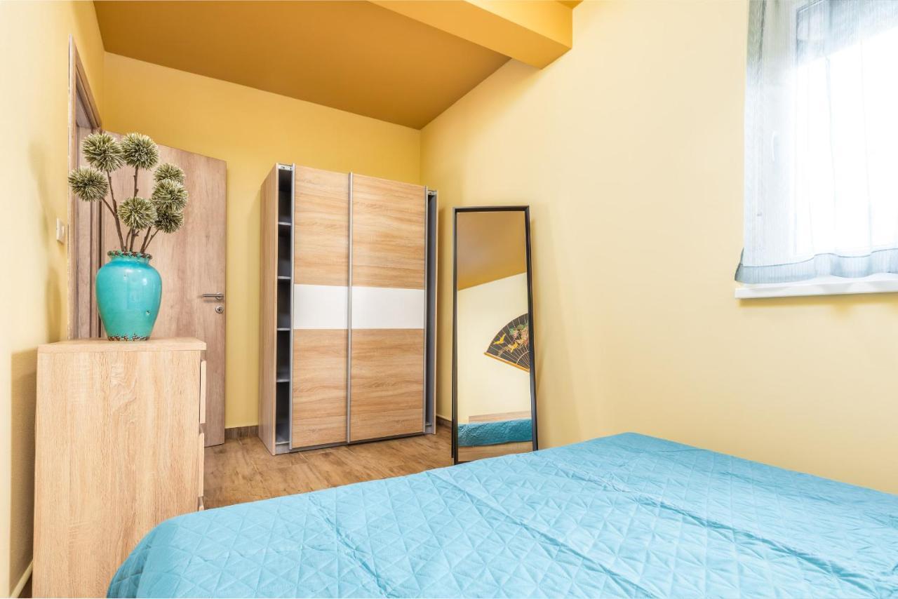 Apartmani Monte Pula Bagian luar foto