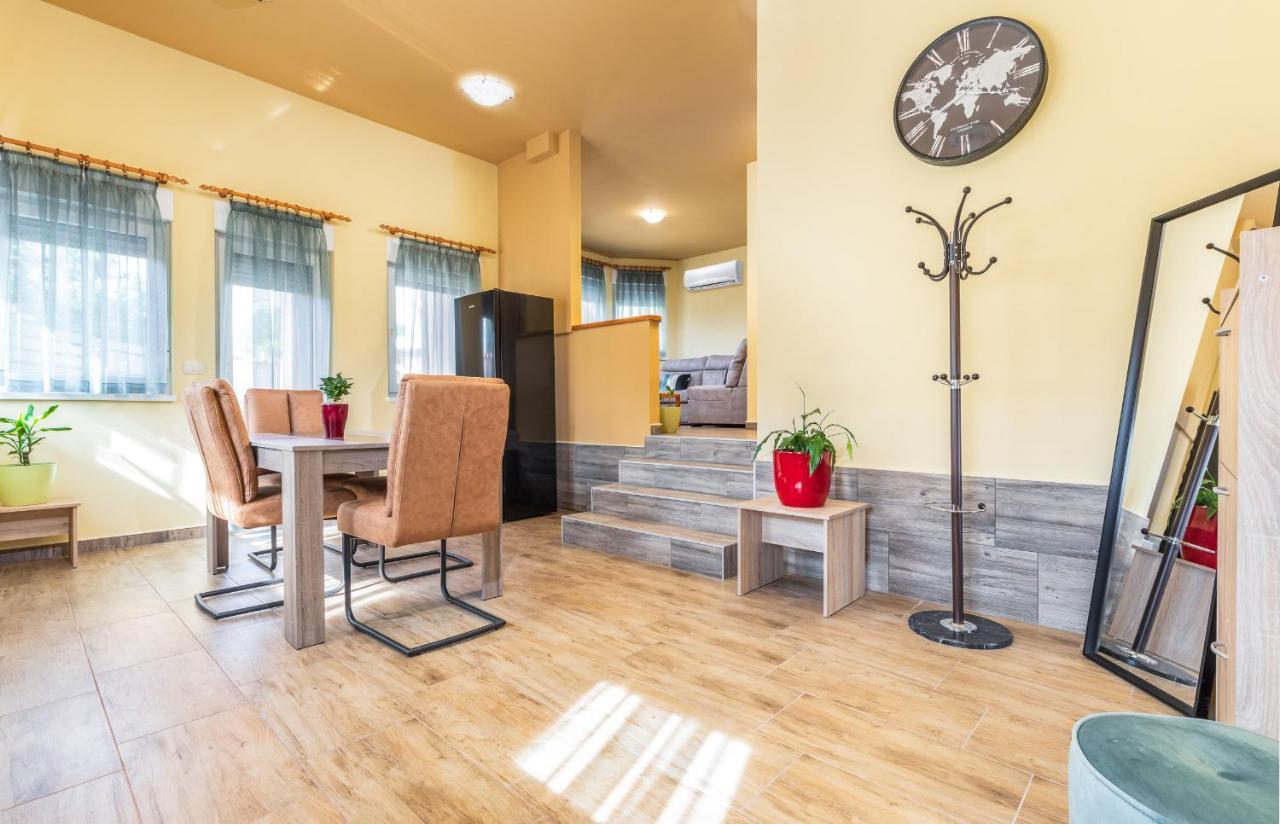 Apartmani Monte Pula Bagian luar foto